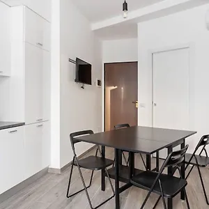 Modern And New Flat In Duomo Area Milán